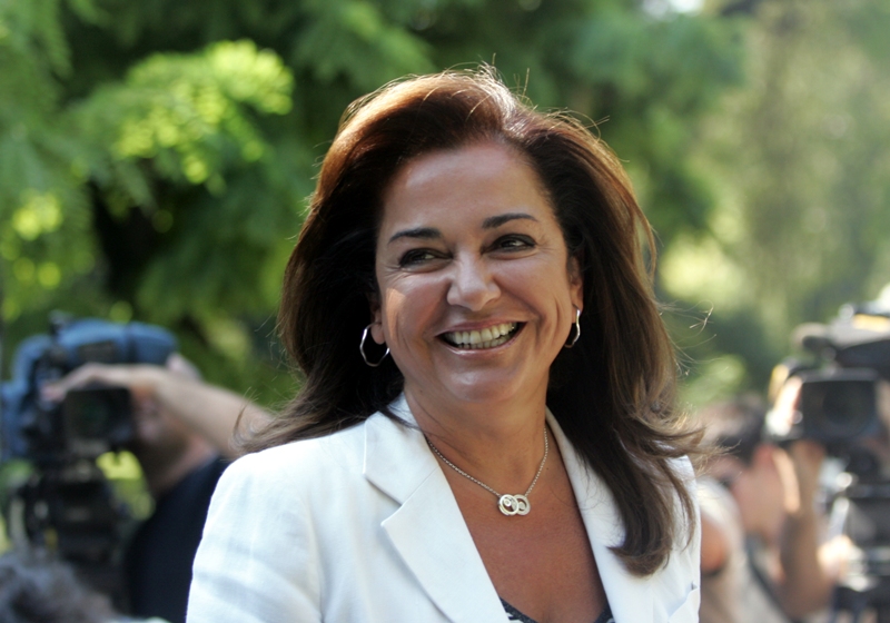 Η Ντόρα Μπακογιάννη το παραδέχθηκε: Το μωρό μοιάζει στη Σία Κοσιώνη - Media