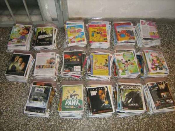 Κατασχέθηκαν από το ΣΔΟΕ 220.000 παράνομα CDs και DVDs  - Media