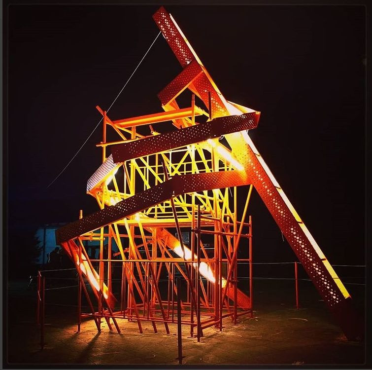 Το Κρατικό Μουσείο Σύγχρονης Τέχνης υπερασπίζεται το πρωτότυπο Χριστουγεννιάτικο δέντρo στα Ιωάννινα - Media