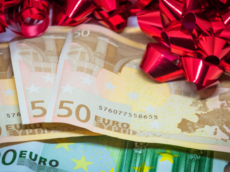 ΓΣΕΕ: Το δώρο Χριστουγέννων καταβάλλεται μόνο σε χρήμα και όχι σε είδος - Media