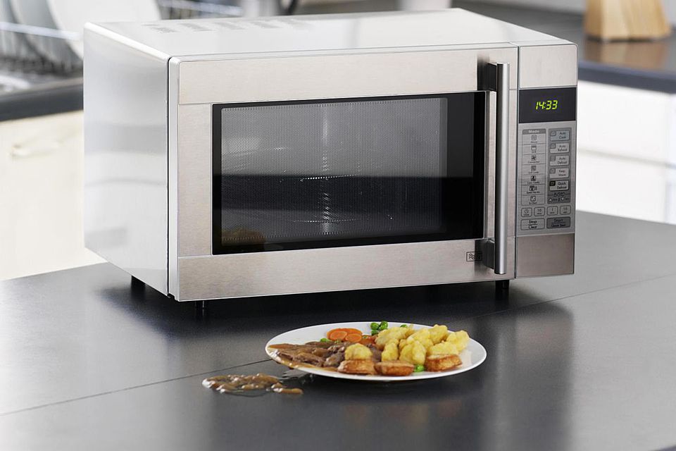 Καταστρέφει τις βιταμίνες ο φούρνος μικροκυμάτων; Tι απαντά καθηγητής του Χάρβαρντ - Media