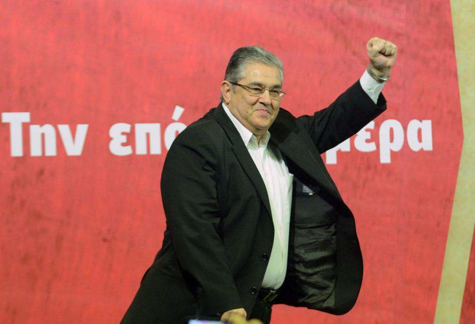 Οι ευχές του γγ του ΚΚΕ Δ. Κουτσούμπα για τα Χριστούγεννα - Media