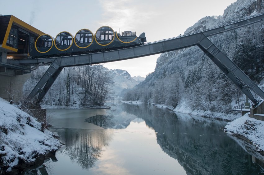 Ελβετία: Το πιο απότομο τελεφερίκ στον κόσμο σκαρφαλώνει σε πλαγιές που κόβουν την ανάσα (Photos) - Media