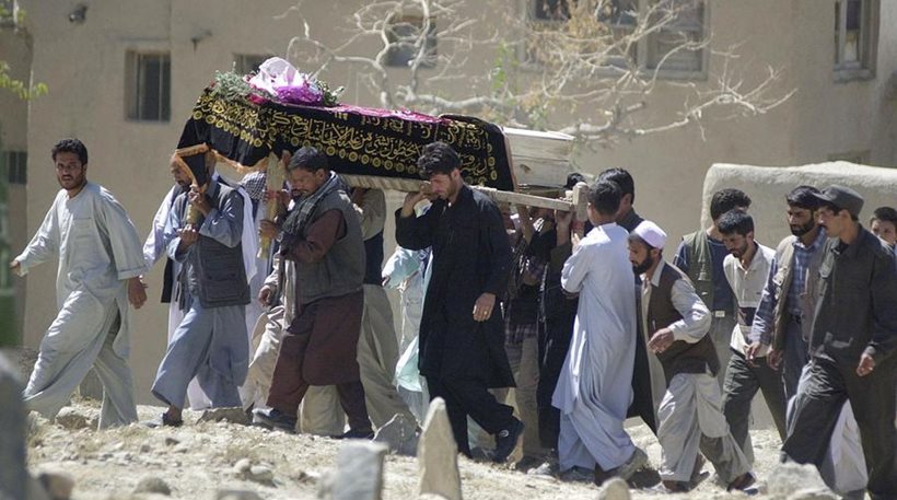 Ανείπωτη τραγωδία στο Αφγανιστάν: Τουλάχιστον 15 νεκροί σε κηδεία από καμικάζι αυτοκτονίας - Media