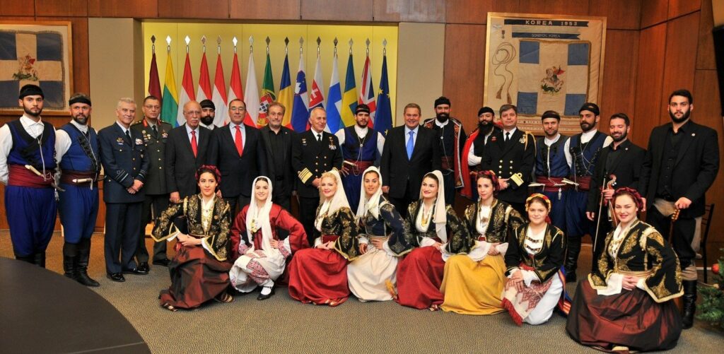 Τα «έψαλλαν» στον Πάνο Καμμένο - Media