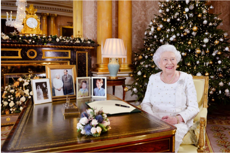 Η βασίλισσα Ελισάβετ μιλά για το σύζυγό της και τιμά τα θύματα των τρομοκρατικών επιθέσεων στο χριστουγεννιάτικο μήνυμά της - Media