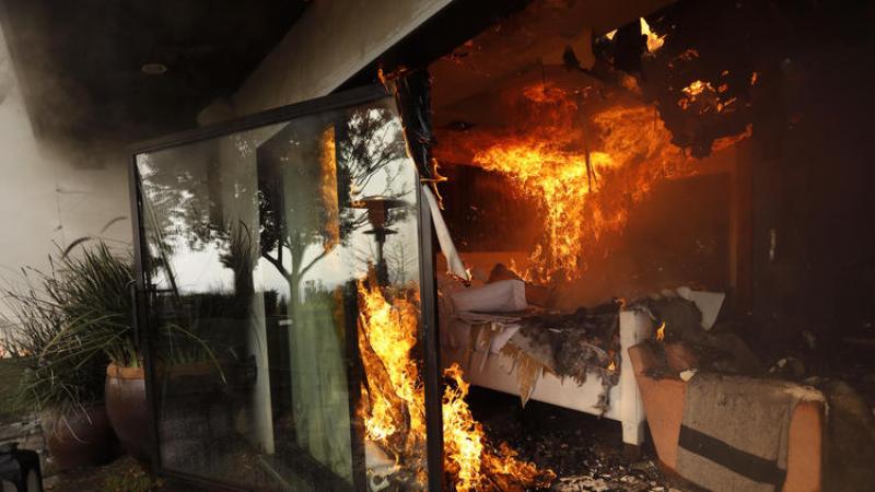 Στις φλόγες η πιο πλούσια συνοικία του Λος Άντζελες - Εκκενώθηκε το Μπελ-Ερ (Photos) - Media