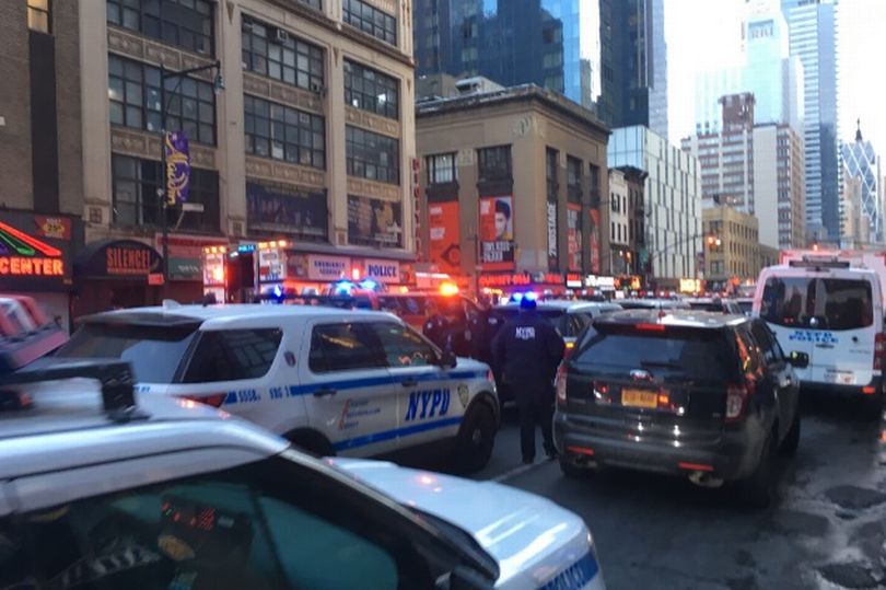 Πανικός στη Νέα Υόρκη: Έκρηξη στον κεντρικό σταθμό λεωφορείων του Μανχάταν (Photos) - Media
