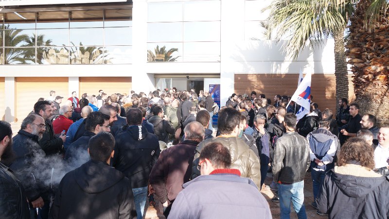 «Έφοδος» του ΠΑΜΕ στο 8ο Περιφερειακό Συνέδριο της Ελευσίνας (Photo) - Media