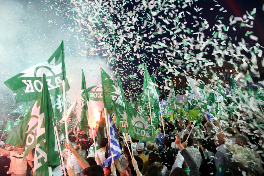 Spiegel: Το ΠΑΣΟΚ συμπαρασύρθηκε από την κρίση - Πώς και γιατί κατέρρευσε - Media