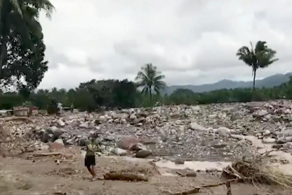Τουλάχιστον 240 οι νεκροί από την τροπική καταιγίδα Τεμπίν στις Φιλιππίνες - Media