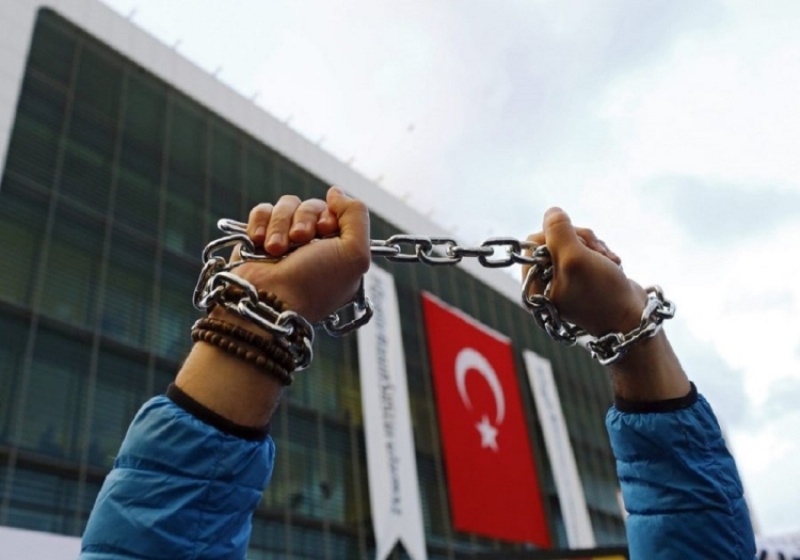 Πολιτικό άσυλο αιτούνται 33 Τούρκοι πρόσφυγες που αποβιβάστηκαν στις Οινούσσες  - Media