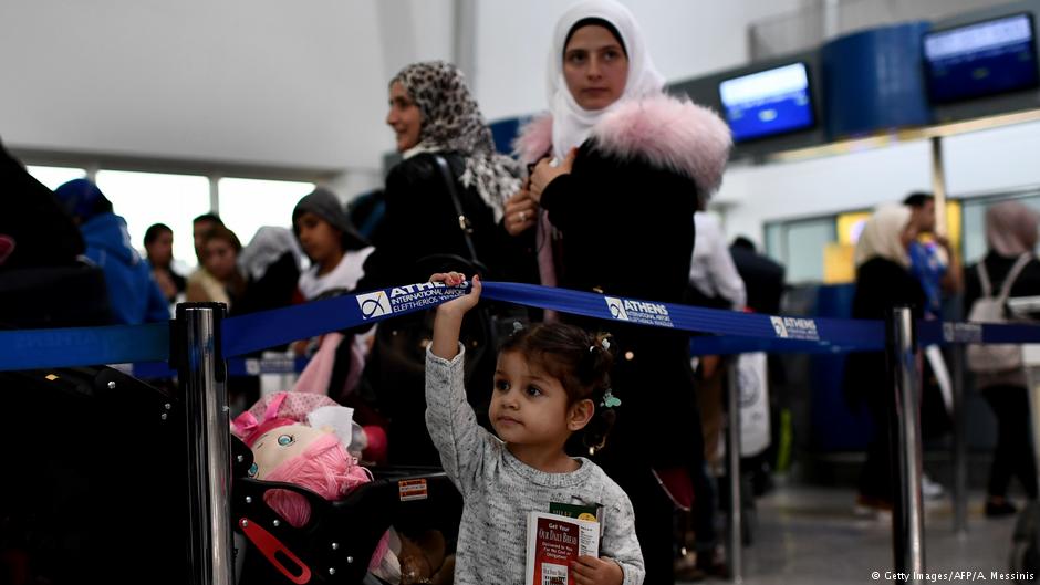 Europol: Πρόσφυγες προσπαθούν να φύγουν από την Ελλάδα με πλαστά διαβατήρια - Media