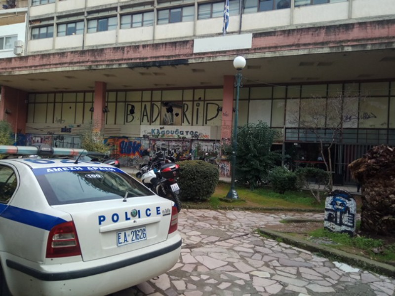 Το «ντου» του Ρουβίκωνα στη ΔΟΥ Αγρινίου (Video) - Media