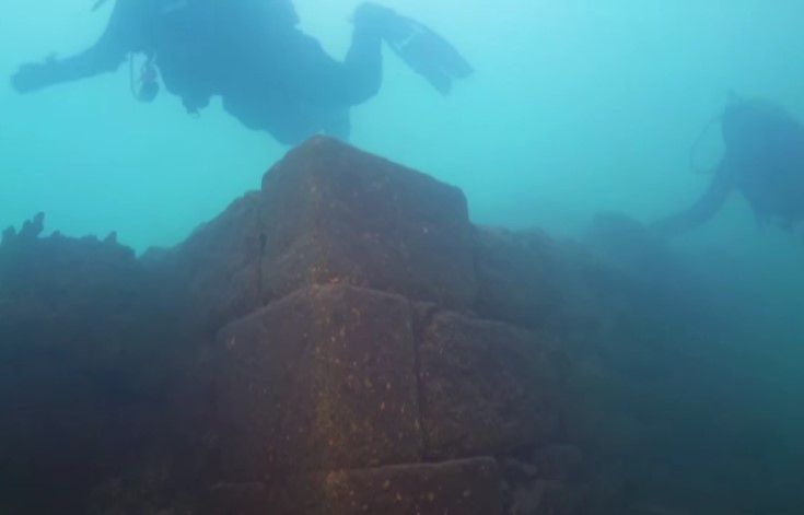 Τούρκοι δύτες ανακάλυψαν κάστρο 3.000 ετών στο βυθό λίμνης (Video) - Media