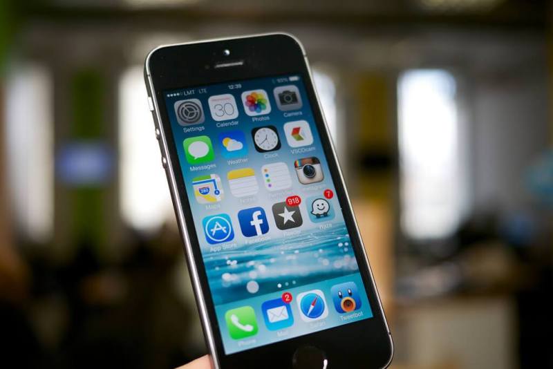 «Βόμβα» κατά Apple: Μήνυση για τα... αργά iPhone - Media