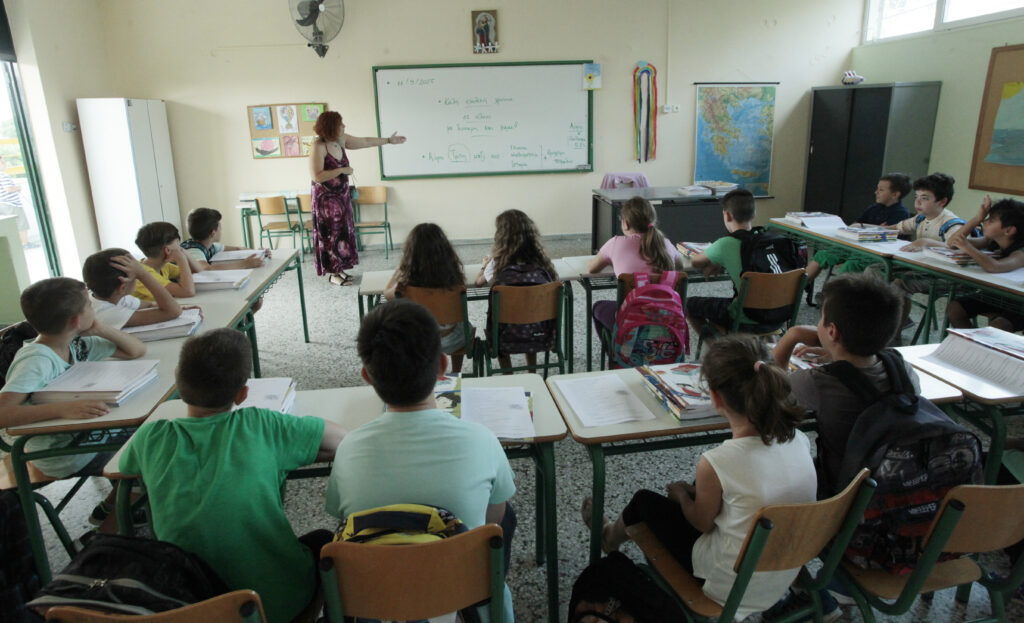 «Όχι» δασκάλων για το υποχρεωτικό 30ωρο στα σχολεία - Media