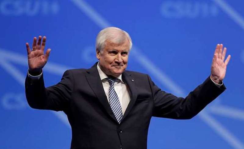 Αλλαγή σκυτάλης στην ηγεσία του CSU - Αποχώρησε ο Ζεεχόφερ - Media