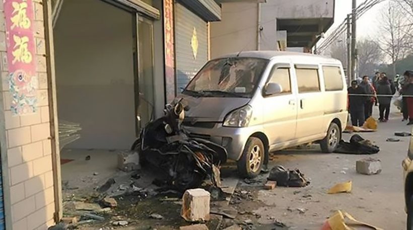 Κυνήγησε τον ύποπτο για την δολοφονία του σκύλου του – Τον κάρφωσε σε τζαμαρία και τον σκότωσε - Media