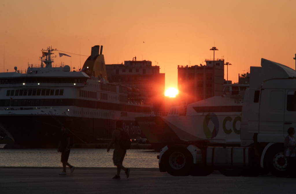 Νέες ναυτιλιακές εταιρίες εγκαθίστανται στον Πειραιά - Media