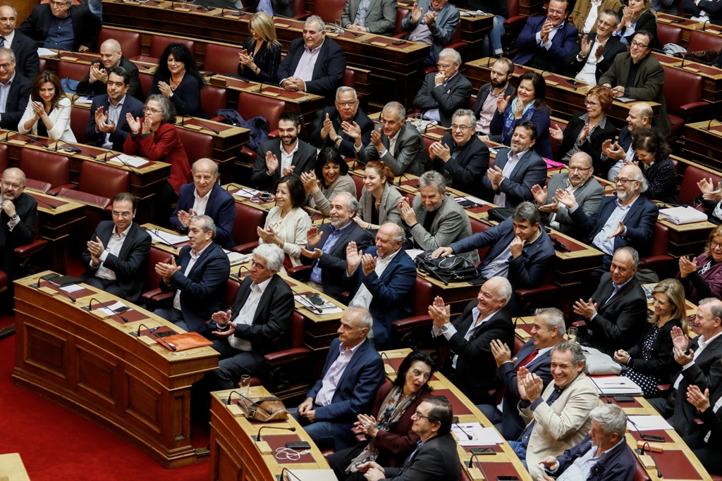 Ερώτηση 31 βουλευτών του ΣΥΡΙΖΑ για την αξιολόγηση αστυνομικών στην οπλοφορία και οπλοχρησία - Media