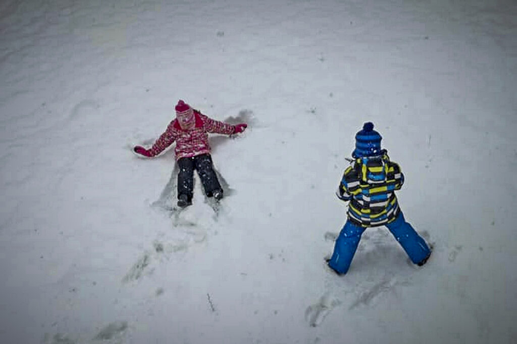 Καιρός: Χιόνια, θυελλώδεις άνεμοι και καταιγίδες  - Media
