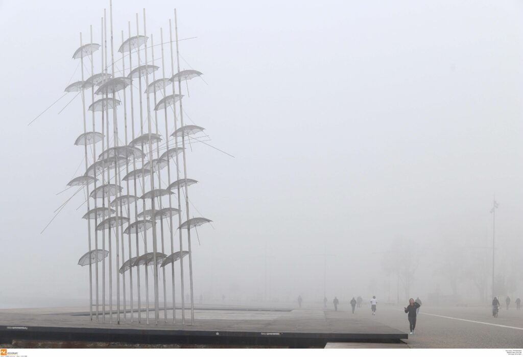 Ονειρικές εικόνες από τη βυθισμένη στην ομίχλη Θεσσαλονίκη - Media Gallery