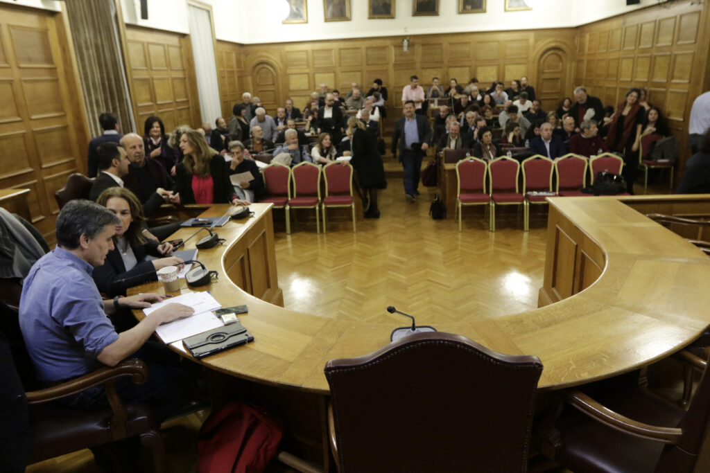 Κλίμα συσπείρωσης στην ΚΟ του ΣΥΡΙΖΑ με «ολίγη» από γκρίνια για τα οικογενειακά επιδόματα - Media