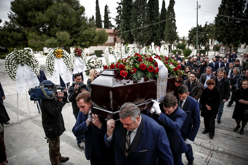 Το τελευταίο «αντίο» στον Θοδωρή Μιχόπουλο (Photos) - Media