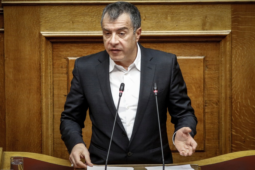 Θεοδωράκης: Νομοσχέδιο «Φρανκεστάιν» και μνημείο συγκεντρωτισμού  - Media