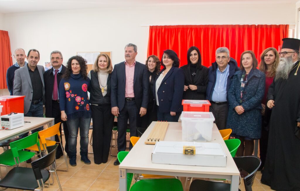 Χορηγία ΕΛΠΕ για τη δημιουργία Πρότυπου Εργαστηρίου Φυσικών Επιστημών  στο 4ο Γυμνάσιο Εχεδώρου του Δήμου Δέλτα - Media