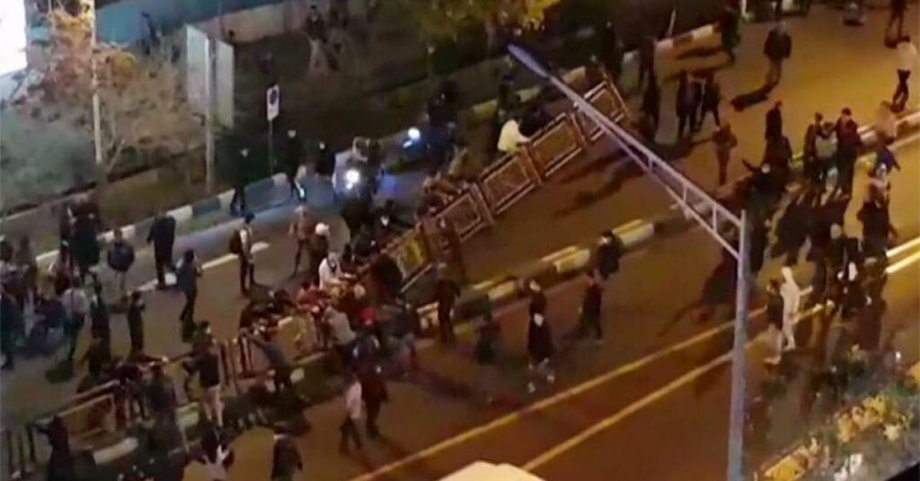 Ιράν: Εννέα νεκροί σε νέα επεισόδια – Κλιμακώνεται η δυσαρέσκεια και η βία - Media