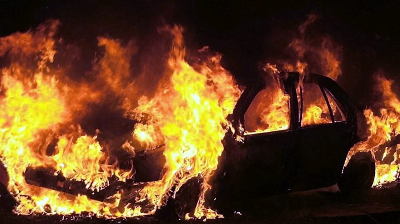 Πυρπόλησαν 3 ΙΧ στη Φιλοθέη – Κοντά στην Ουκρανική πρεσβεία - Media