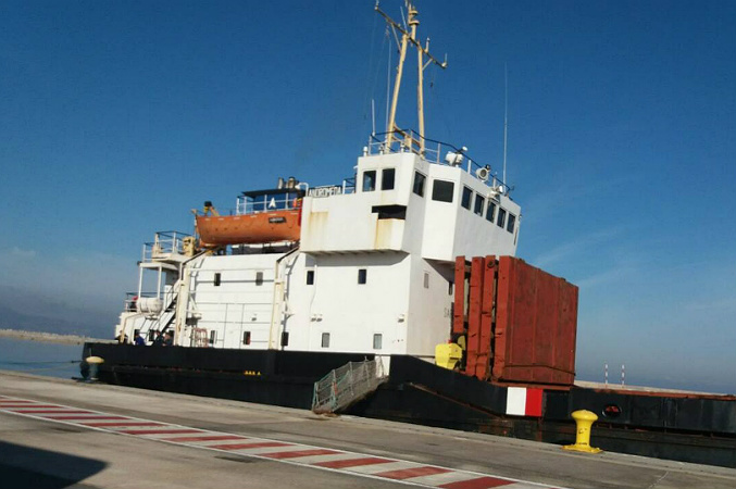 Στην Εισαγγελία Πειραιά το 8μελές πλήρωμα του «Adromeda» που μετέφερε εκρηκτικά  - Media