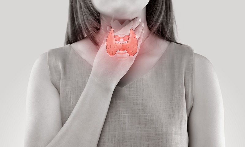 Δείτε πώς να κάνετε μόνοι σας εξέταση του θυρεοειδούς (Video) - Media