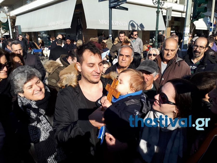 Θεσσαλονίκη: 28χρονος αστυνομικός έπιασε το Σταυρό (Videos) - Media