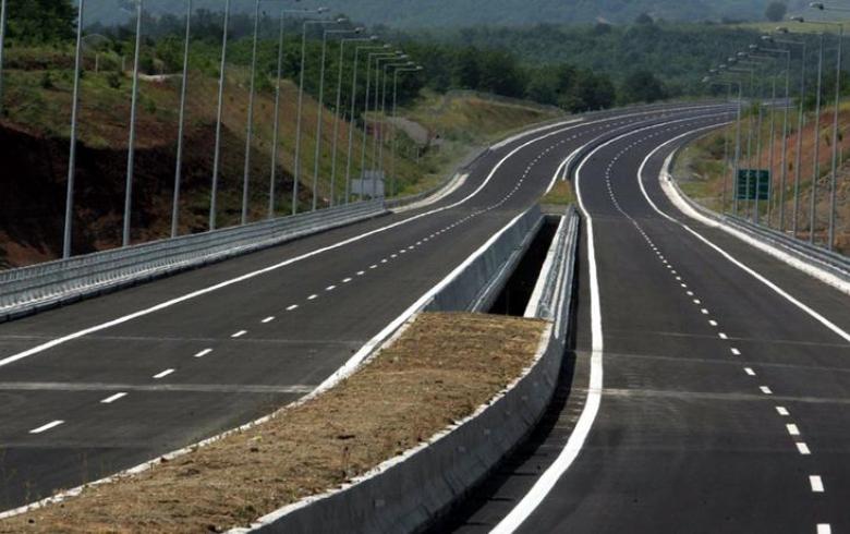 Νεκρός ο οδηγός που εμβόλισε περιπολικά στην Εθνική Αθηνών - Λαμίας (Video/Photos) - Media Gallery 6