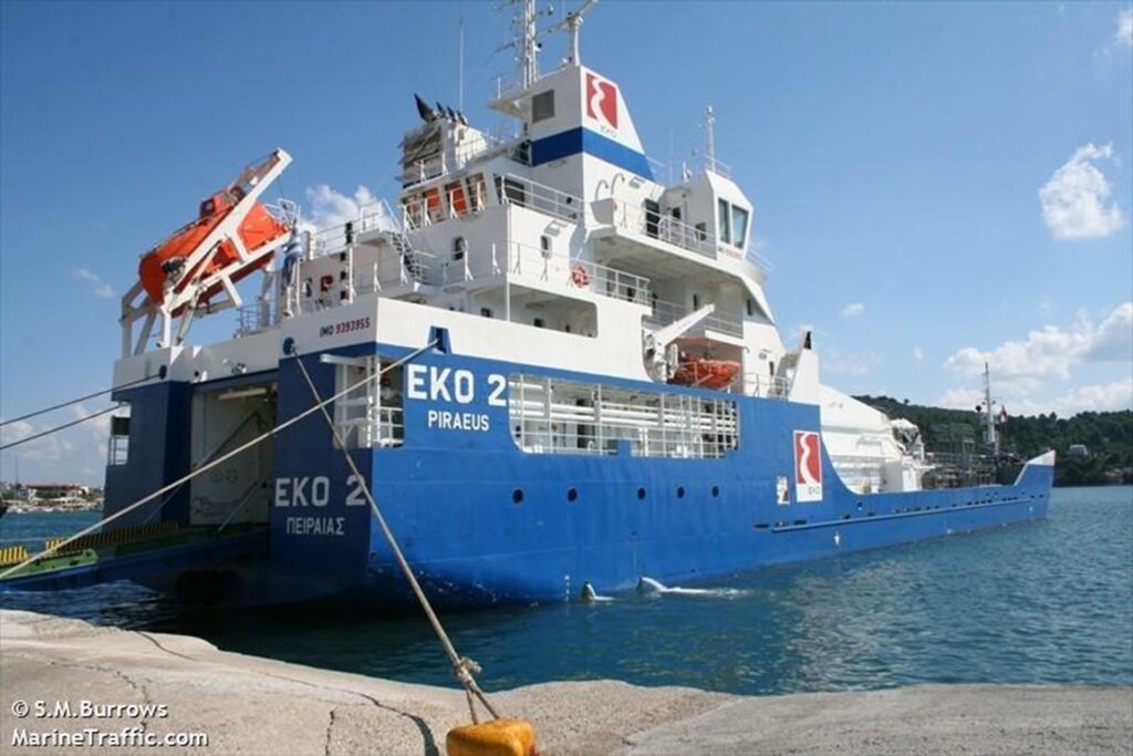 Αποκολλήθηκε το δεξαμενόπλοιο που είχε προσαράξει στα Ψαρά - Media