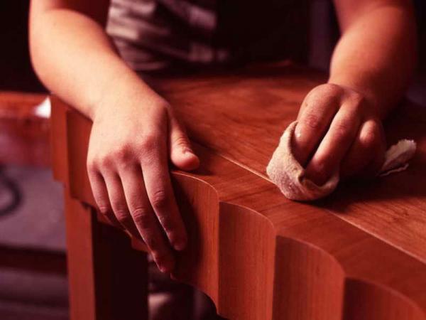 Έξυπνα κόλπα για να καλύψετε τις γρατζουνιές στα ξύλινα έπιπλα - Media