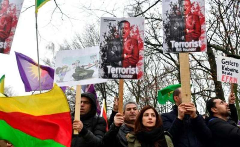 Γερμανία: Μπλόκο της αστυνομίας σε διαδήλωση Κούρδων κατά της τουρκικής επίθεσης στη Συρία - Media