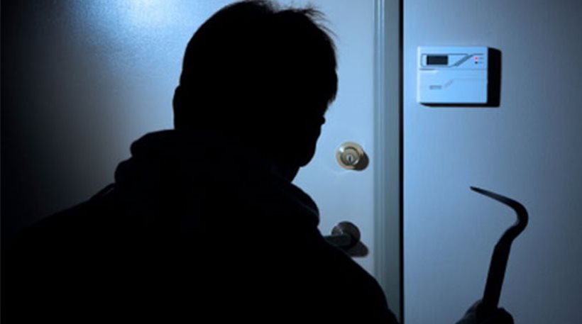 Αχαΐα: Διέρρηξε σπίτι και μετά έριξε έναν… υπνάκο - Media