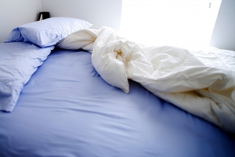 Επιστήμονες προειδοποιούν: Το στρώσιμο του κρεβατιού το πρωί κάνει κακό στην υγεία - Media