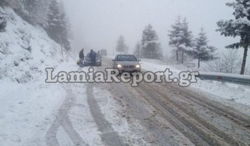 Ανεβαίνει επικίνδυνα η στάθμη του Σπερχειού - Mε αλυσίδες η κυκλοφορία προς Καρπενήσι  - Media