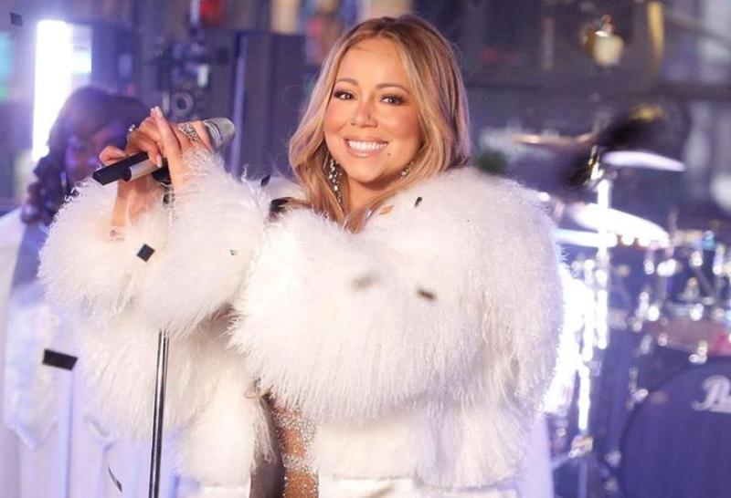 «Mάγεψε» η Μαράια Κάρεϊ στην πρωτοχρονιάτικη συναυλία της (Video) - Media