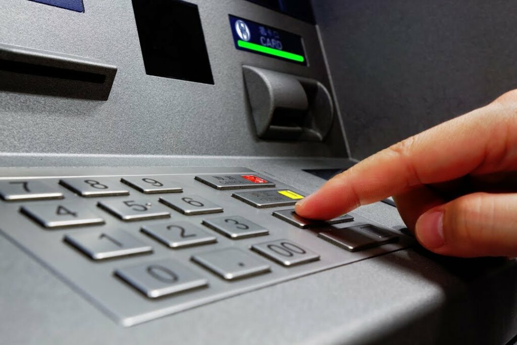 Γιατί τα PIN στα ATM έχουν 4ψήφιο κωδικό - Media