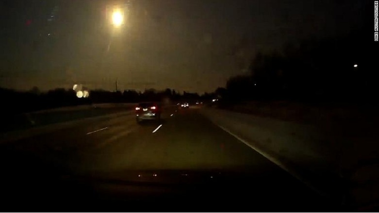 Μετεωρίτης αναστατώνει το Μίσιγκαν – Κάτοικοι πίστεψαν ότι ζουν την Αποκάλυψη (Video) - Media