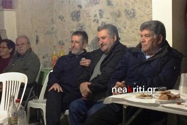 Λαϊκό προσκύνημα στο σπίτι του Ευγένιου Γκέραρντ (Photos) - Media