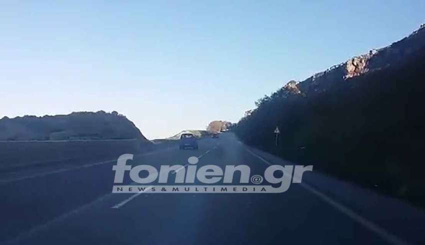 Επικίνδυνος οδηγός μπαινοβγαίνει στο αντίθετο ρεύμα στην Εθνική Οδό Ρεθύμνου-Χανίων (Video)  - Media