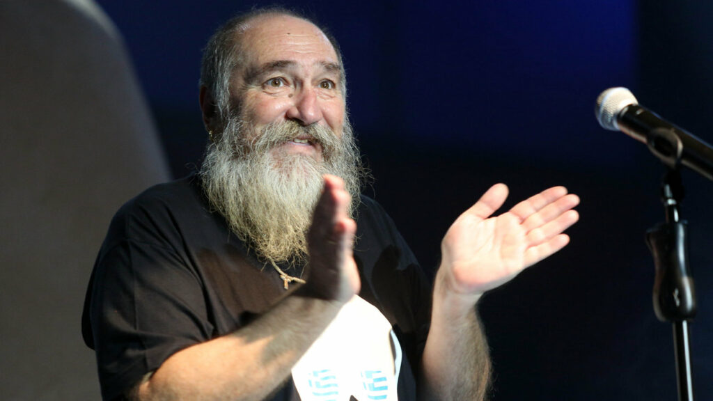 Γκράφιτι για τον Τζίμη Πανούση στο κέντρο της Αθήνας (Photo) - Media