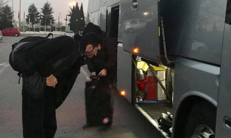 ΠΑΟΚ: Εγκλωβισμένη στο δρόμο για τρεις ώρες η αποστολή! (Photo) - Media